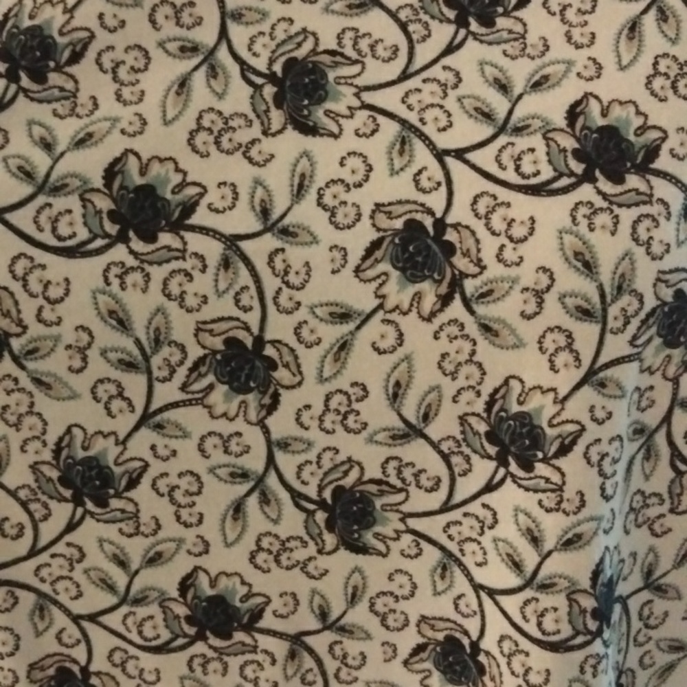 NWT LOFT Floral Top Size LP - Picture 2 of 7